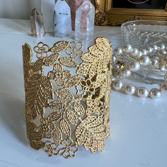 Art Nouveau Vintage Style Cuff Bracelet - Picture 5 of 5